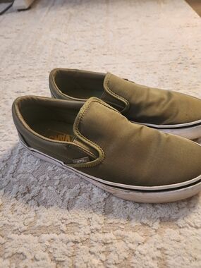 Vans Classic Slip-On in Olive